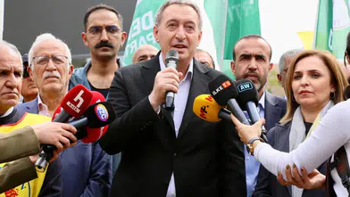 Tuncer Bakırhan Eğitim Bakanlığı Önünde: "Okullar Artık Güvenli Değil"