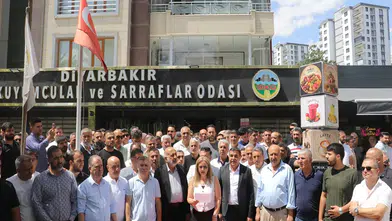 Diyarbakır'da Kuyumcu Esnafı Silahlı Saldırıyı Kepenk Kapatarak Protesto Etti