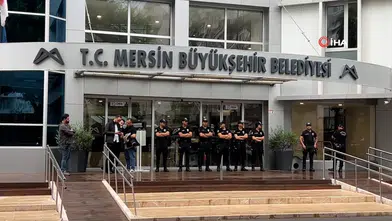 Mersin’de 3 belediyeye operasyon: Başkan Seçer dahil 59 kişi gözaltında