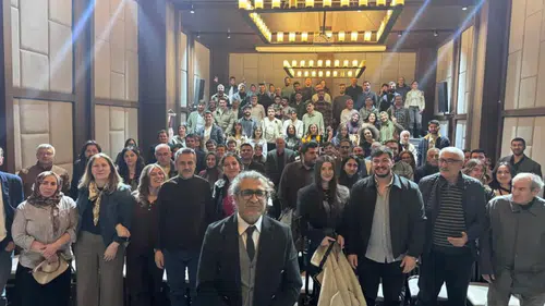 Kürt Dilinin Öncüsü Sahnede: "HAWAR" Kars’ta Prömiyer Yaptı