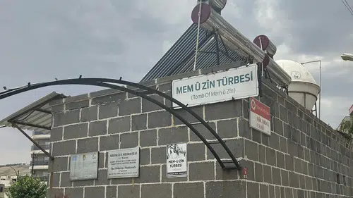 Cizre'nin Tarihi Mekânlarında Neden Kürtçe Tabela Yok?