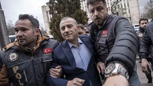 Eski Vali Tuncay Sonel Adliye'de "Devletin valisiyim konuşamam"