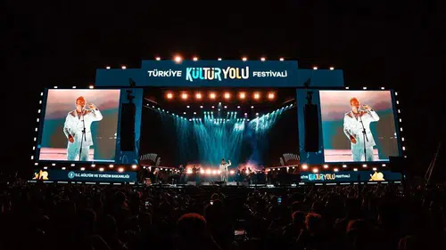 AKP'li Parlak: "Diyarbakır'daki bir festivalde neden Kürt sanatçı yok?”