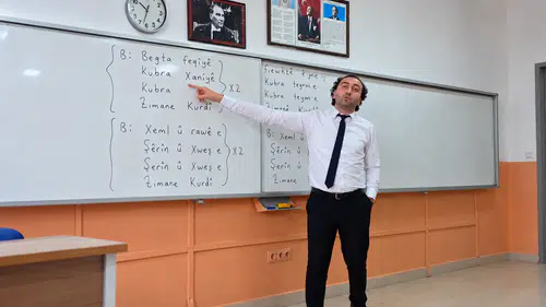 İstanbul’da bir ilk: Kürtçe branş öğretmeni öğrencilerle buluştu