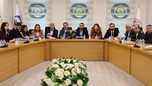 Diyarbakır’dan Kobanî’ye Gönderilen İnsani Yardım TIR’ları Engellendi