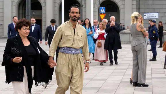 İsveç Parlamentosu’na Kürt vekil: Yemin törenine şal û şapikle katıldı