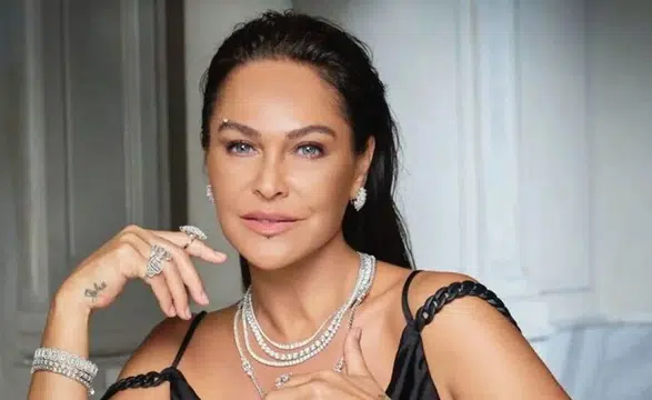 Hülya Avşar: “Babam yıllarca kendi dilini evin dışında konuşamadı"