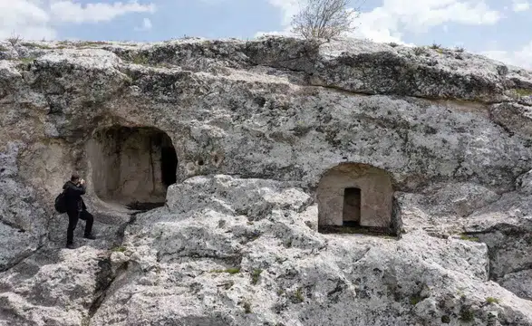 Diyarbakır Hafızası Kayıt Altında: Bademli Kaya Mezarları Belgeleniyor
