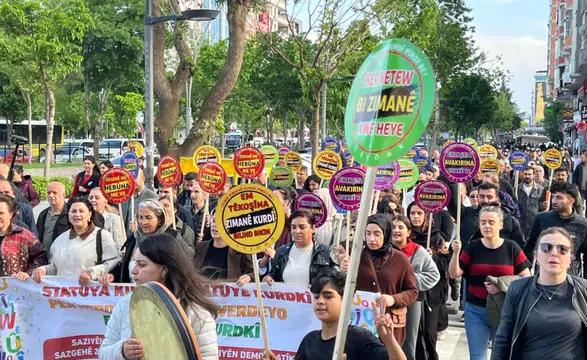 Batman’da Kürt Dil Bayramı Etkinlikleri Yürüyüşle Başladı