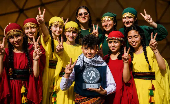 Kürt Folklor Ekibi Galler’deki Uluslararası Festivalde Birinci Oldu