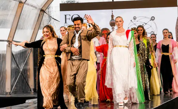 Berlin'de Kürt Modası Rüzgarı: Şeyma Zehawi Uluslararası Podyumda!
