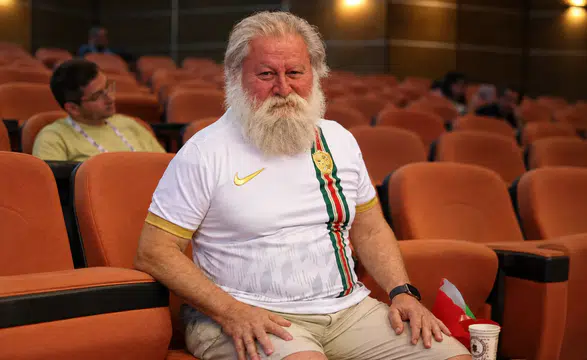 Ali Nesin “Amedsporluyum” dedi, formayı üstünden çıkarmadı