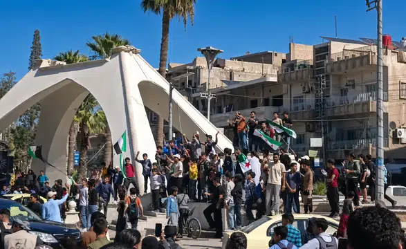 Haseke’de bir grup Kürt sembollerine saldırdı