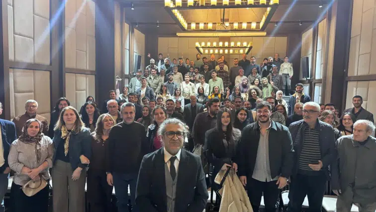 Kürt Dilinin Öncüsü Sahnede: "HAWAR" Kars’ta Prömiyer Yaptı