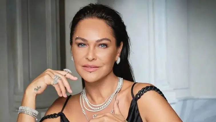 Hülya Avşar: “Babam yıllarca kendi dilini evin dışında konuşamadı"