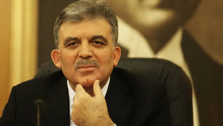 Abdullah Gül'den Çerçeve Yasa Açıklaması: "Kürt Meselesinin Çözümünde Yeni Bir Kapı Açılmıştır"