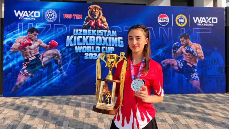 Diyarbakırlı sporcu Nehir Aytulun, iki Kazak rakibini yenerek dünya şampiyonu oldu