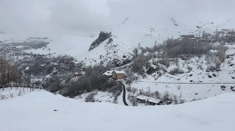 Doğu’da kar ulaşımı durdurdu: 148 yerleşim yeri kapalı