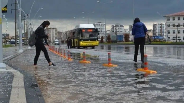 AKOM Uyardı: Bahar Havası Yerini Kışa Bırakıyor