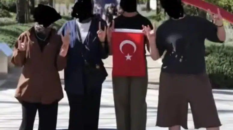 Kürt çocuklarına ‘bozkurt’ işareti yaptırıldı: Konu meclis gündeminde