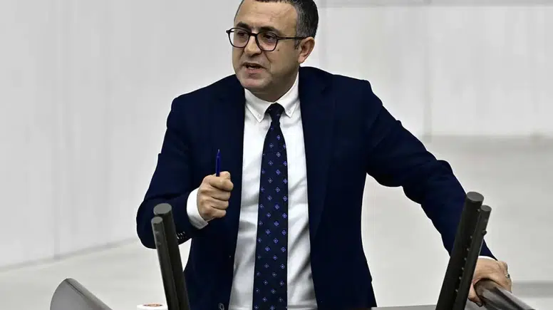 DEM Partili Serhat Eren’den TBMM'ye Soru: Kürtçe Nasıl hâlâ "Bilinmeyen Dil" Kodlamasının Gerekçesi Nedir?"