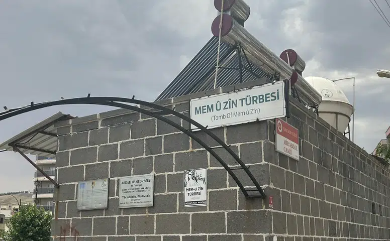 Cizre'nin Tarihi Mekânlarında Neden Kürtçe Tabela Yok?