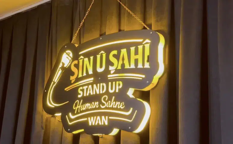 Şîn û Şahî Stand-up: Kürtlerin hikâyeleri zaten başlı başına mizah