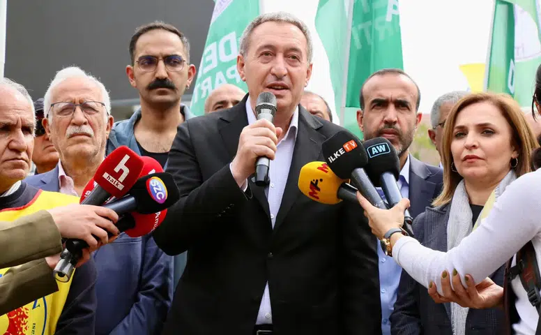 Tuncer Bakırhan Eğitim Bakanlığı Önünde: "Okullar Artık Güvenli Değil"