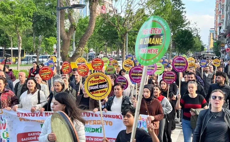 Batman’da Kürt Dil Bayramı Etkinlikleri Yürüyüşle Başladı