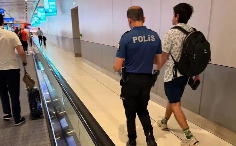 Komedyen Deniz Göktaş İstanbul Havalimanı’nda Gözaltına Alındı