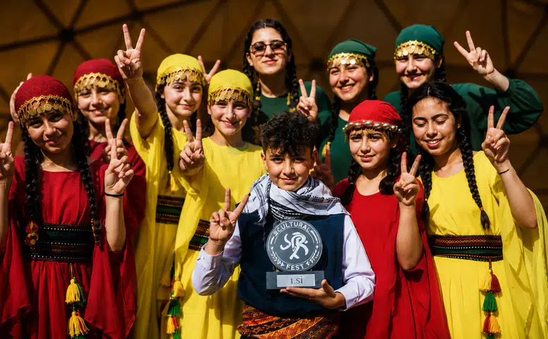 Kürt Folklor Ekibi Galler’deki Uluslararası Festivalde Birinci Oldu
