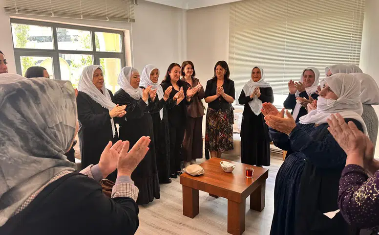 Pervin Buldan’dan Van’da Barış Anneleri’ne mesaj: “Artık somut adımlar atılacak"”