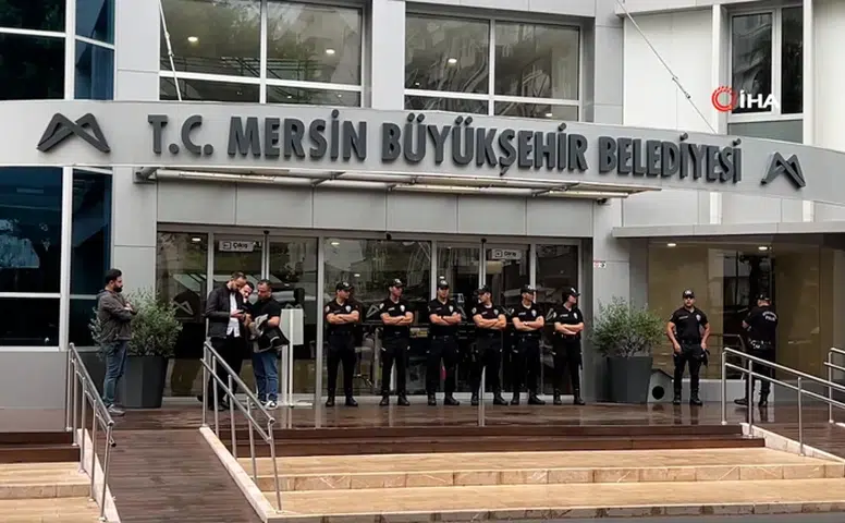 Mersin’de 3 belediyeye operasyon: Başkan Seçer dahil 59 kişi gözaltında