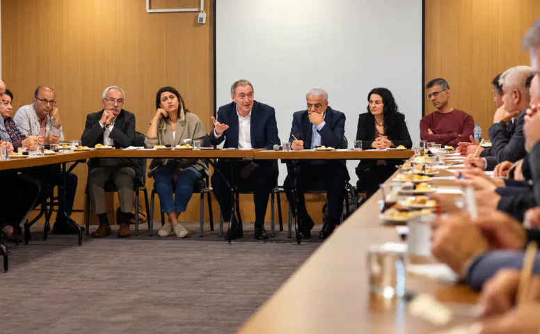 Kürt siyasi partileri ve kurumları Diyarbakır'da bir arada: Süreci birlikte yürütelim