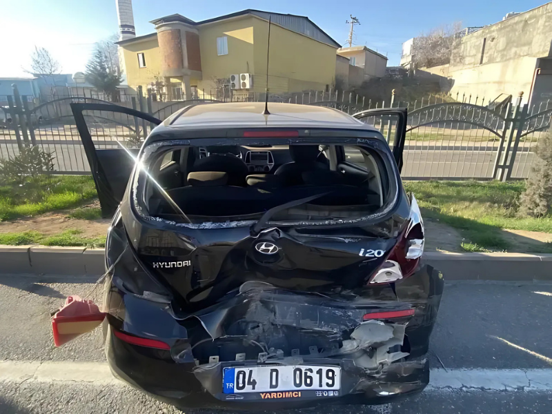 Diyarbakır’da Trafik Kazasında Minibüs Ve