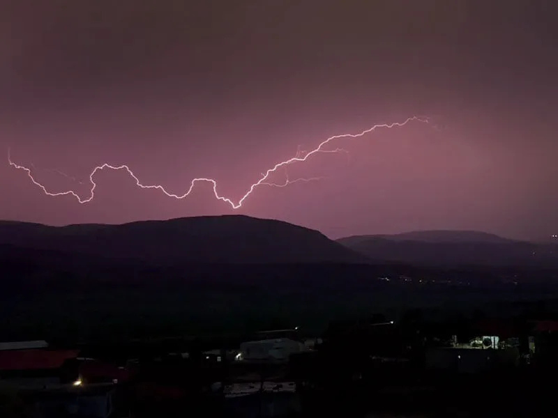 Şimşekler, Adeta Görsel Bir Şölen Sundu.