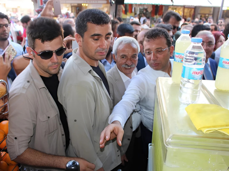 Sur Esnafını Ziyaret Sevgi Ve Gerilim.