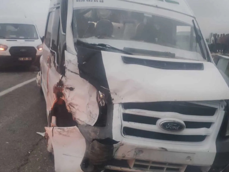 Diyaliz Hastası Ve Sürücü Yaralandı