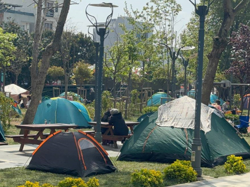 Parklardaki Çocuklar Eğlenceli Anlar Yaşıyor