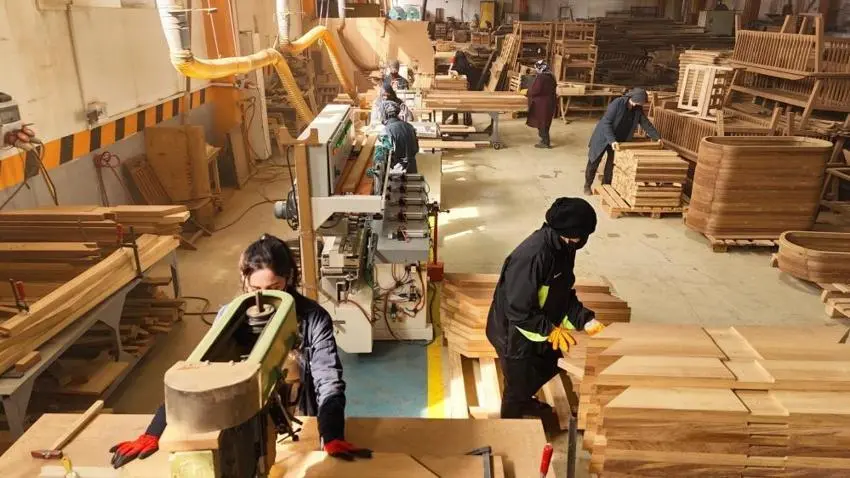 Ankara'da kadın marangozlar erkeklere taş çıkartıyor: Ürettikleri  mobilyalar 28 ülkeye ihraç ediliyor - Gazetevatan Haberler