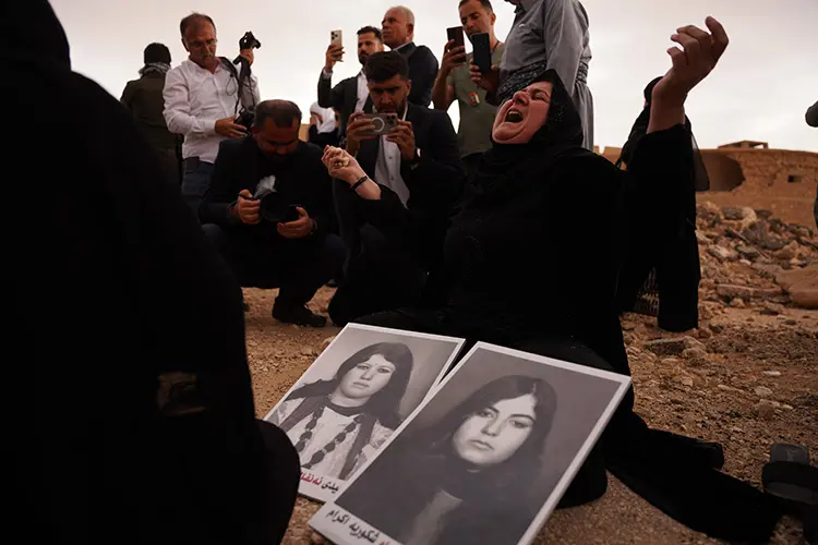 Enfal Katliamı'nda yakınlarını kaybedenler, Nugre Selman Cezaevi ile toplu mezarları ziyaret etti