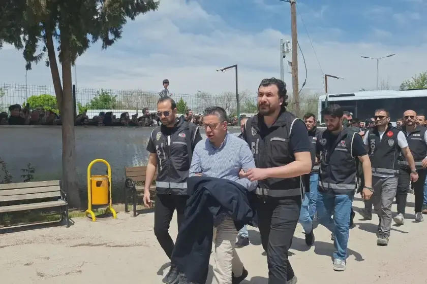Halfeti Belediyesinde 'yolsuzluk' operasyonu: Eski Belediye Başkanı  Albayrak dahil 46 kişi adliyeye sevk edildi - Evrensel