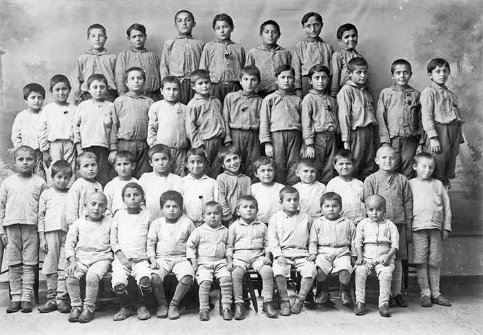 Hem Ermeni Hem Yetimdik: Soykırım Tanıklıklarında Çocukluk ve Büyümek -  Oggito