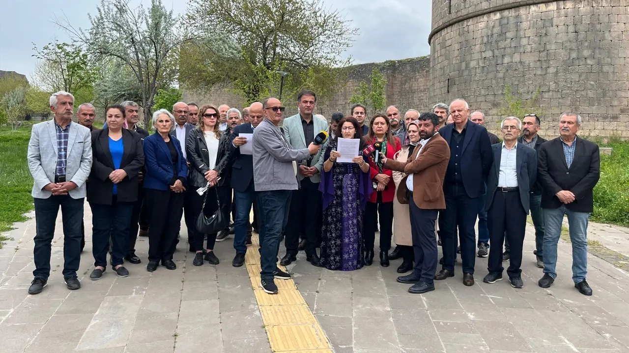 Diyarbakır’dan çağrı: Süreç yasal aşamaya geçsin