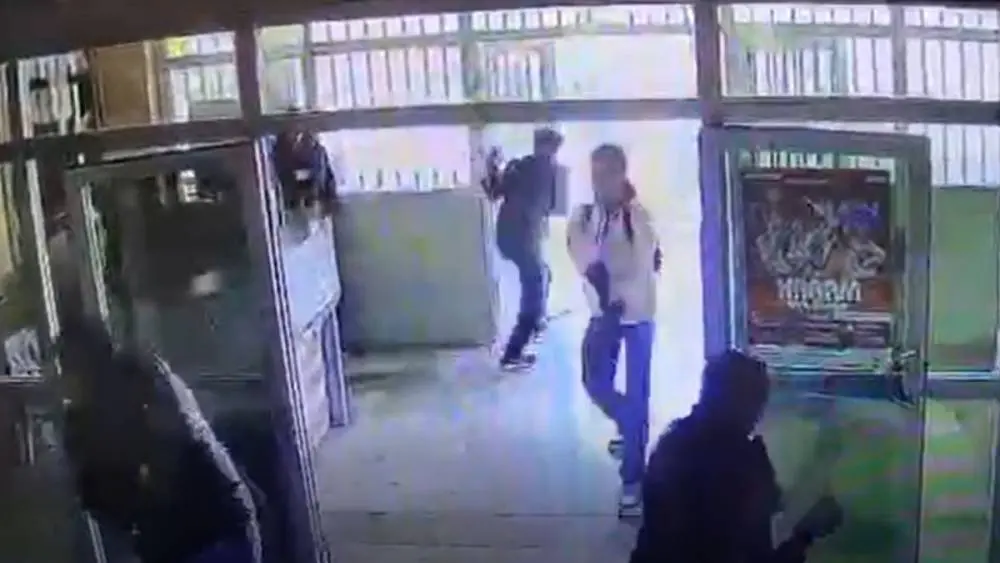 Siverek'te okulda silahlı saldırı: 16 kişi yaralandı, şüpheli yaşamına son  verdi - Videolu Haber haberi