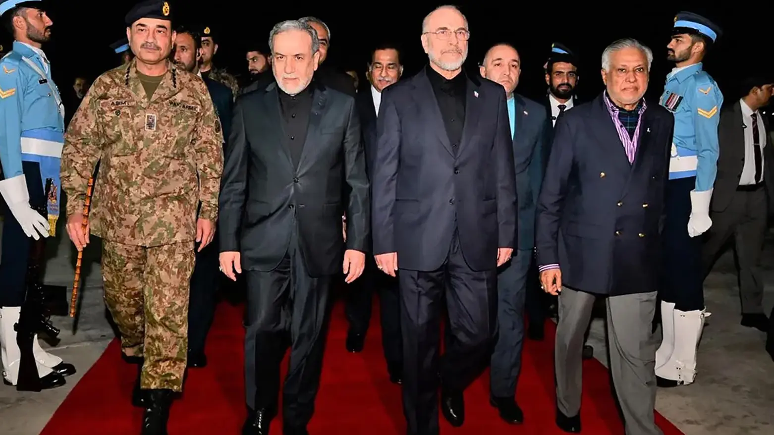 Dünya İslamabad'daki müzakerelere kilitlendi: İran heyet gönderme konusunda  kararsız