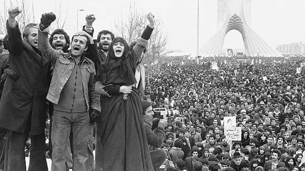 Öncesi ve Sonrası İle Sürekli Tartışılan Bir Yakın Tarih Olayı: 1979 İran  Devrimi - Onedio