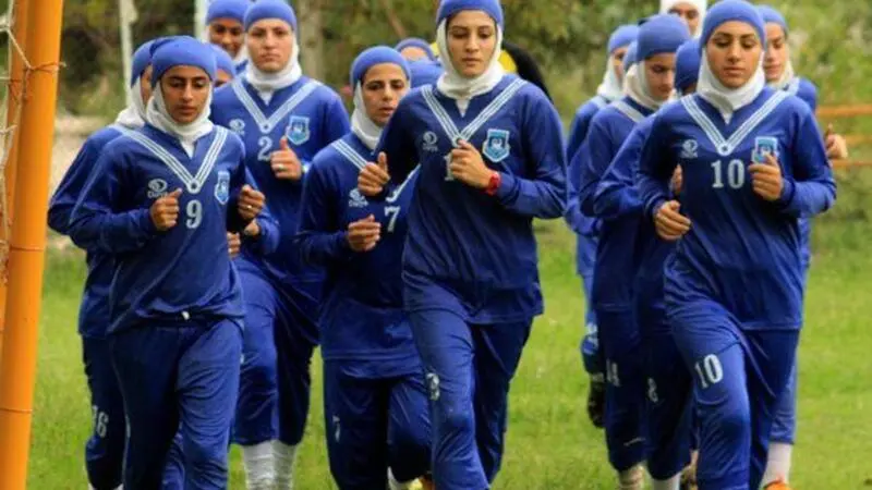 İran Kadın Futbol Takımı: Zahra Ghanbari'nin Şaşırtan Varlık Kararı