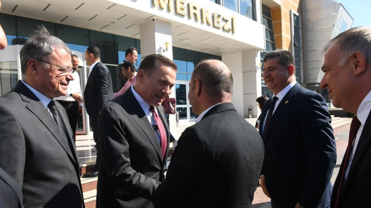 Başkan Abdullah Özyiğit, CHP Genel Başkan Yardımcılarını ağırladı | Mersin  Yenişehir Belediye Başkanlığı