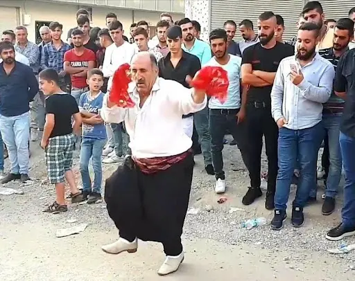 Sergovend: Halayın Başını Tutan Lider